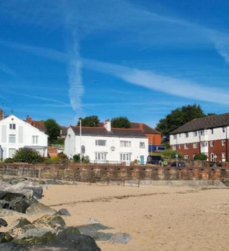 Sea-Quinn Views Apartment - Wirral