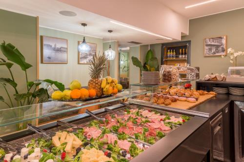 Avenue Hotel - image 11