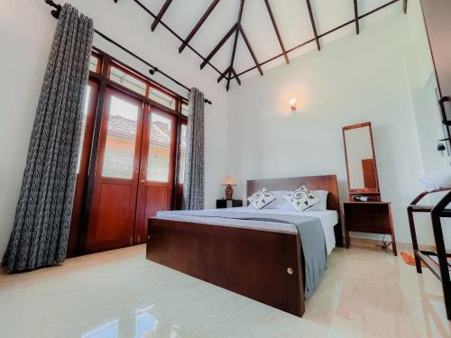 Deluxe Family Room image 6