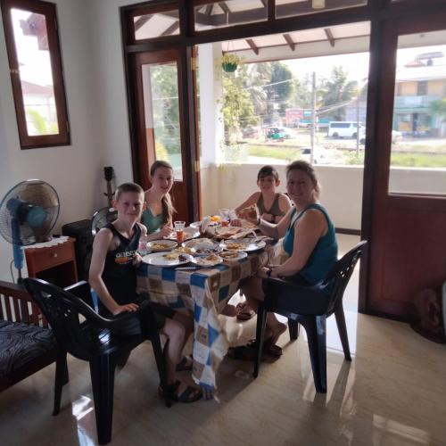 R & R Home Stay, Negombo (foto 9)