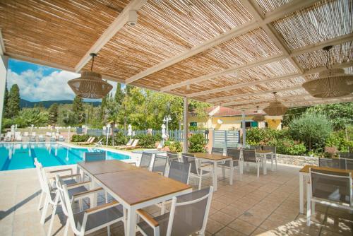Dominoes Corfu 4