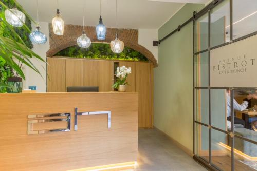 Avenue Hotel - image 6