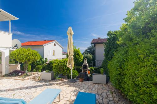 One-Bedroom Apartment room in Apt DION with garden and terrace just 200m from the beach