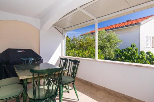 One-Bedroom Apartment image 1