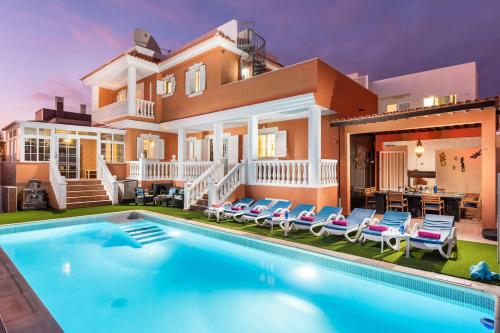 Villa Naranja with private heated pool, sea views, air conditioning, terrace, ITV and BBC channels, Wifi 1