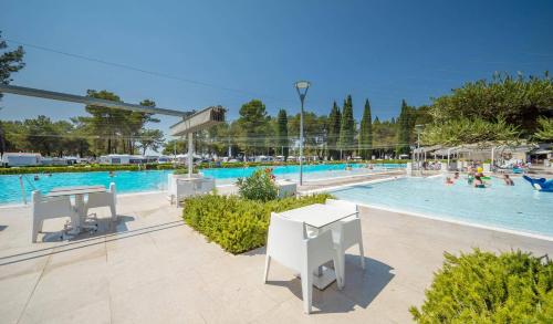 Eurocamp Mobile Homes at Campsite Valkanela 3