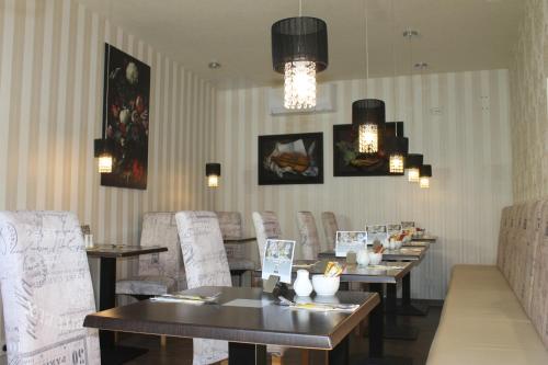 餐飲選擇, Boulevardhotel Sängerstadt - alle Zimmer klimatisiert (Boulevardhotel Sangerstadt - alle Zimmer klimatisiert) in 芬斯特瓦爾德