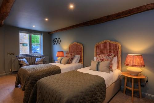 2 twin beds