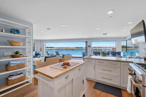 B5396 Bayside Retreat in San Diego, USA