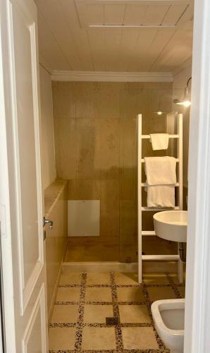 Perantzada Art Hotel - image 10