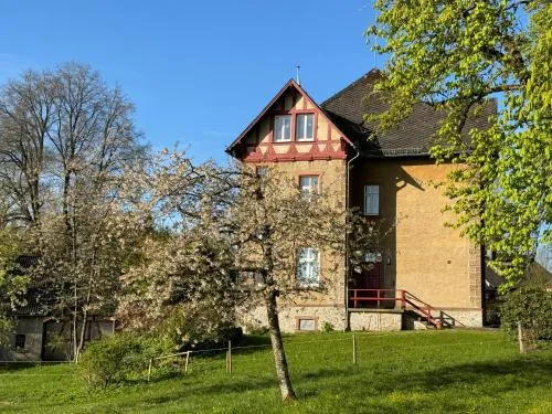L' Extravagante im Garten von Schloss Schmidtheim in Schmidtheim, Deutschland