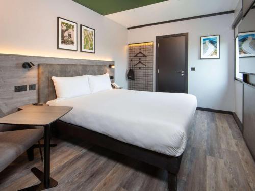 ibis Styles London Gatwick Airport