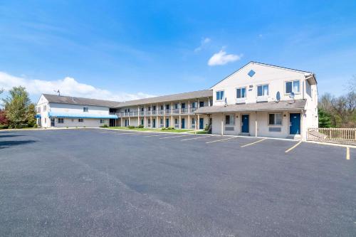 Econo Lodge Bethel - Danbury in Bethel, USA