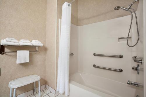 Days Inn by Wyndham Columbia Mall - image 41