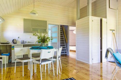 ห้องครัว, Surf Domki Habenda z sauną ogrodową (Surf Domki Habenda z sauna ogrodowa) in ซาร์บสค์