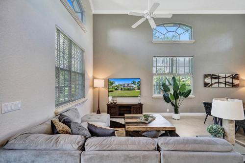 Luxury Casa Mila 7BR with Private Heated POOL Luxury Casa Mila 7BR with Private Heated POOL