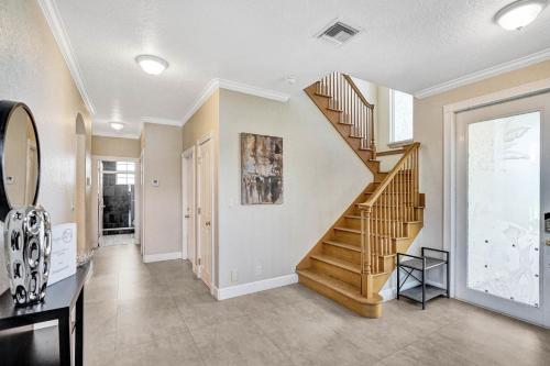 Luxury Casa Mila 7BR with Private Heated POOL Luxury Casa Mila 7BR with Private Heated POOL