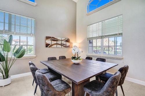 Luxury Casa Mila 7BR with Private Heated POOL Luxury Casa Mila 7BR with Private Heated POOL