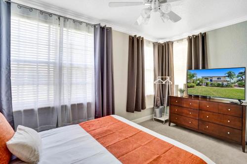 Luxury Casa Mila 7BR with Private Heated POOL Luxury Casa Mila 7BR with Private Heated POOL