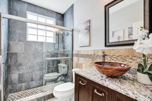 Luxury Casa Mila 7BR with Private Heated POOL Luxury Casa Mila 7BR with Private Heated POOL