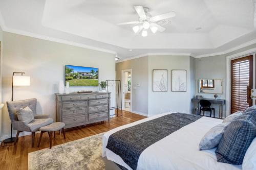 Luxury Casa Mila 7BR with Private Heated POOL Luxury Casa Mila 7BR with Private Heated POOL