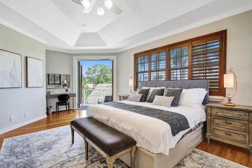 Luxury Casa Mila 7BR with Private Heated POOL Luxury Casa Mila 7BR with Private Heated POOL