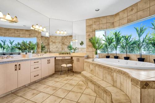 Luxury Casa Mila 7BR with Private Heated POOL Luxury Casa Mila 7BR with Private Heated POOL