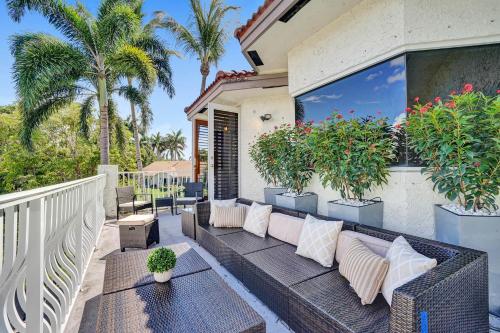 Luxury Casa Mila 7BR with Private Heated POOL Luxury Casa Mila 7BR with Private Heated POOL