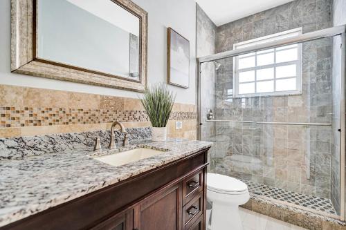 Luxury Casa Mila 7BR with Private Heated POOL Luxury Casa Mila 7BR with Private Heated POOL