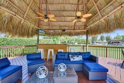 Luxury Casa Mila 7BR with Private Heated POOL Luxury Casa Mila 7BR with Private Heated POOL