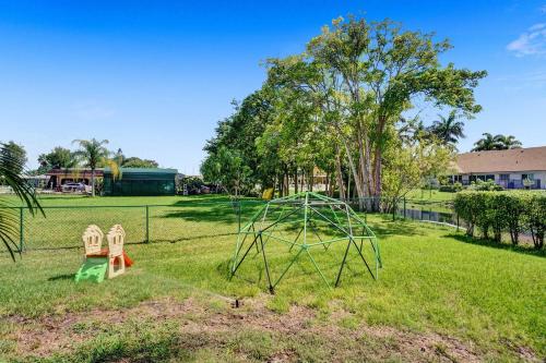 Luxury Casa Mila 7BR with Private Heated POOL Luxury Casa Mila 7BR with Private Heated POOL