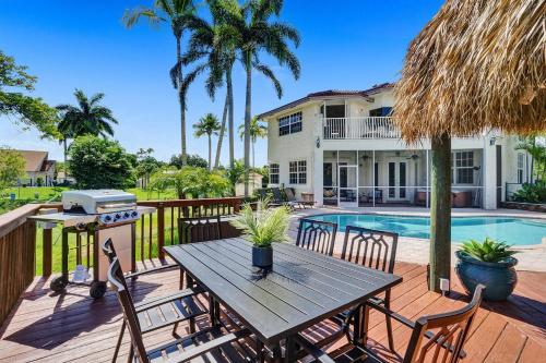 Luxury Casa Mila 7BR with Private Heated POOL Luxury Casa Mila 7BR with Private Heated POOL