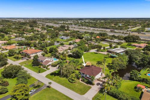 Luxury Casa Mila 7BR with Private Heated POOL Luxury Casa Mila 7BR with Private Heated POOL