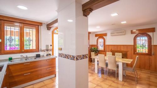 Villa Luis R in Cajar