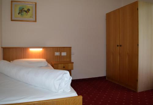 1 twin bed