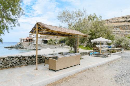 Beachfront bungalow in the area of Kampi, near Koundouros