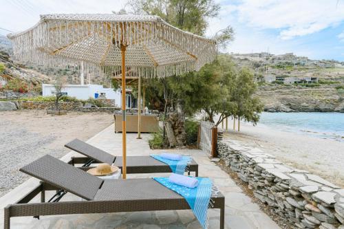 Beachfront bungalow in the area of Kampi, near Koundouros