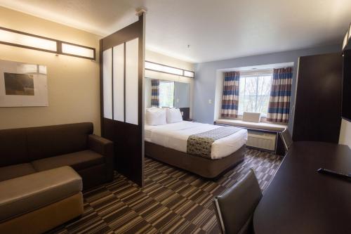 Microtel Inn & Suites by Wyndham Waynesburg - image 2