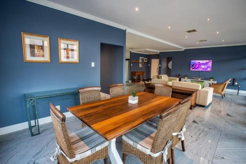 Stay at The Point - Palatial Private Penthouse in Point