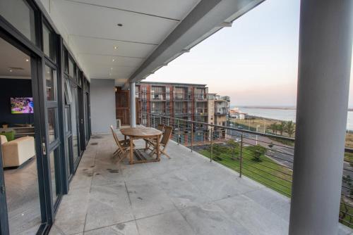 Stay at The Point - Palatial Private Penthouse in Point