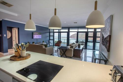 Stay at The Point - Palatial Private Penthouse in Point