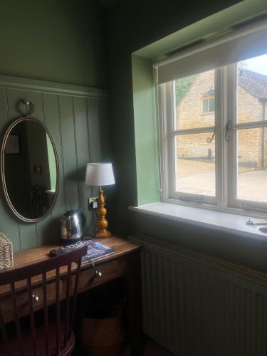 White Hart Inn - image 13