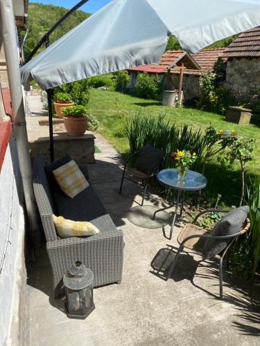 Dārzs, Kánya Veranda (Kanya Veranda) in Szomolya