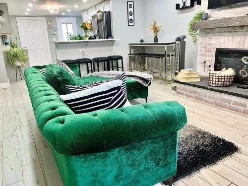 3 Bedroom Large Backyard in Brooklyn, USA