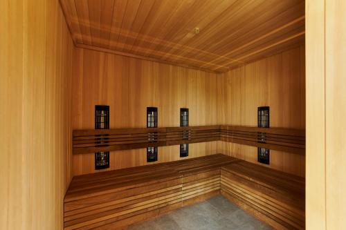 One-Bedroom Apartment image 6