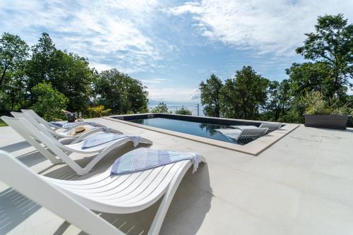 Villa Mare&Monti in Opatija, Heated pool with sea view in Veprinac