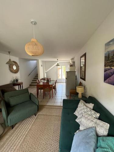 Maison de Pêcheurs - cœur du Brusc 250 m de la mer - Location saisonnière - Six-Fours-les-Plages