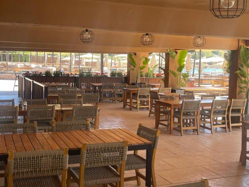 Aegeon Beach Hotel - image 10
