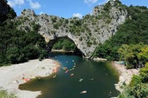 Studio idéal pour vos vacances gîte à louer Saint-Alban-Auriolles