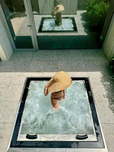 Le Pavillon M, Piscine et Spa au pied du château, Petit-Déjeuner inclus, Parking privé – Grignan, WV